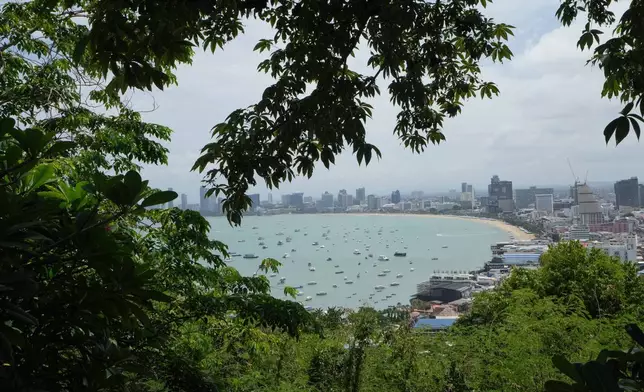 泰國芭堤雅海灘，周二，2026年9月1日，船隻漂浮在海上。(美聯社圖片/Sakchai Lalit) AP圖片