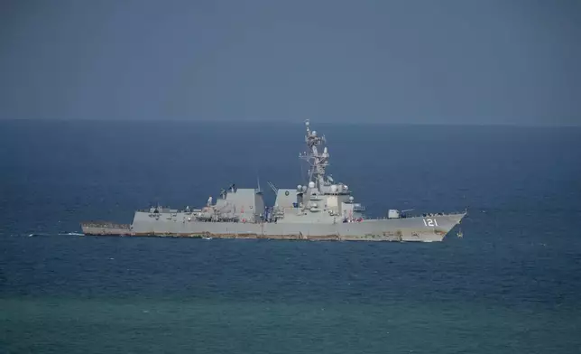 法蘭克·E·彼得森號阿利伯克級驅逐艦，作為林肯號航空母艦戰鬥群一部分，於2026年9月2日周三抵達泰國春武里府林查班港。(美聯社圖片/Sakchai Lalit) AP圖片