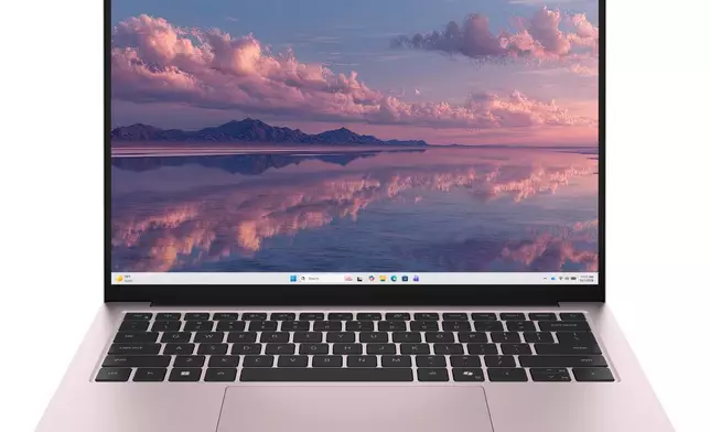 Dell 14S提供鮮豔的16:10顯示屏。 AP圖片