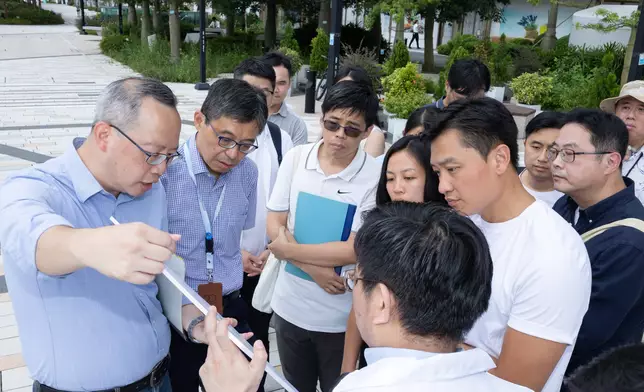 土木工程拓展署辦啟德海濱導賞團 議員實地體驗共融通道