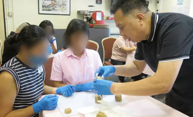 懲教所辦中秋月餅親子活動 在囚青年奉茶表悔意