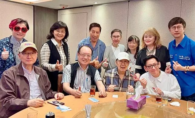 修哥近日與林建明、李琳琳等好友飯局。