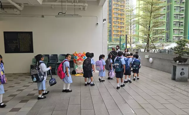 9月1日是新學年的開學日。巴士的報記者攝