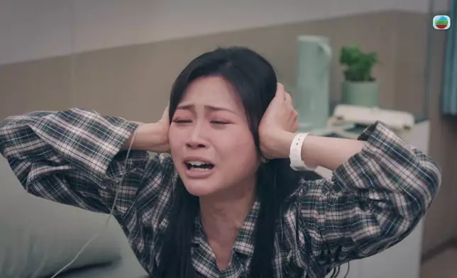 送院後證實小產，郭柏妍崩潰爆喊。