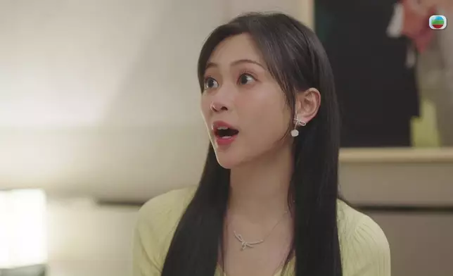 郭柏妍叫林漪娸買滴雞精，實情改門鎖密碼，林漪娸無奈在大堂等兒子返家。