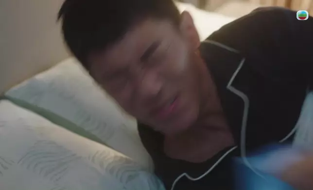 人面識別唔得，張頴康轉用指紋解鎖，但硬食反瞓的郭柏妍一巴掌。