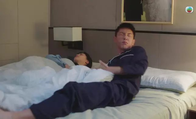 人面識別唔得，張頴康轉用指紋解鎖，但硬食反瞓的郭柏妍一巴掌。