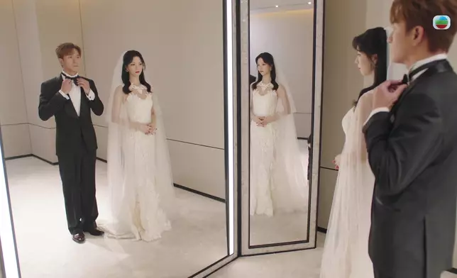 馬國明與陳曉華的禮服和婚紗造型率先曝光。