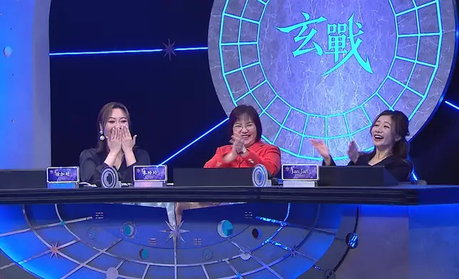 李龍基嘅「滾滾滾」氹到三位評審勁開心。