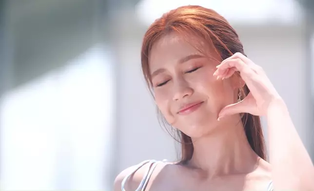 何沛珈仙氣滿滿又甜美。