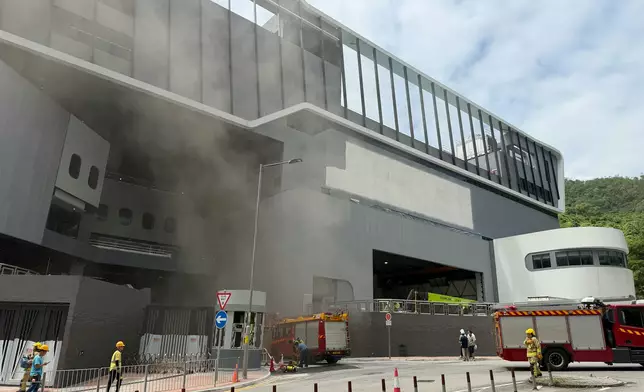 香港專業教育學院青衣分校星期五早有貨倉發生火警。網上圖片