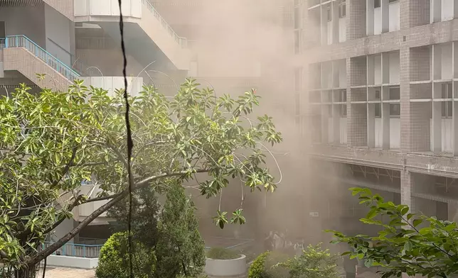 香港專業教育學院青衣分校星期五早有貨倉發生火警。網上圖片