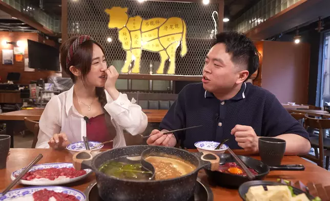 睇暉哥表情就知有多滿足。