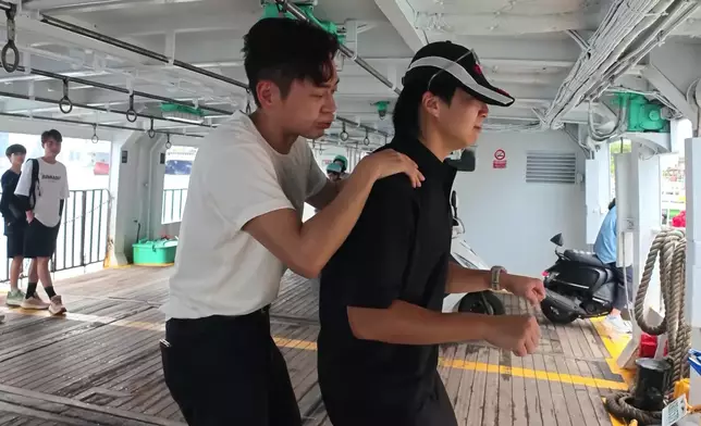 仲要扮電單車添！