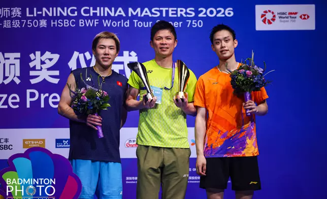 吳英倫（右）奪冠，李卓耀摘銀（左）。中國香港羽毛球總會/Badmintonphoto