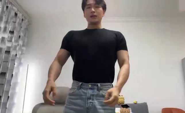 未除衫已經勁大隻。