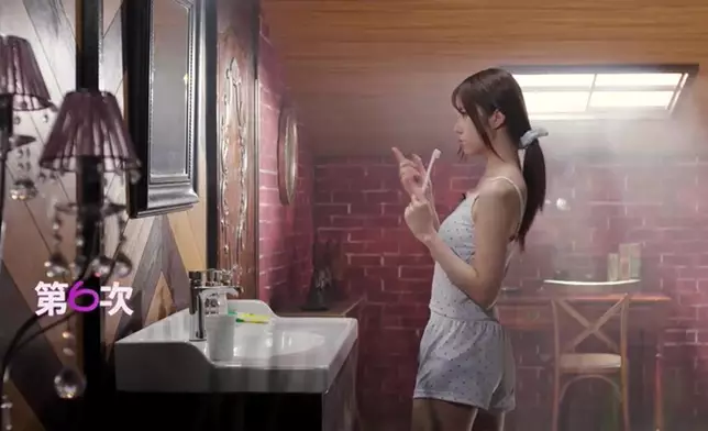 家居睡衣Look吸睛，「碎花睡衣Look」更大騷好身材。
