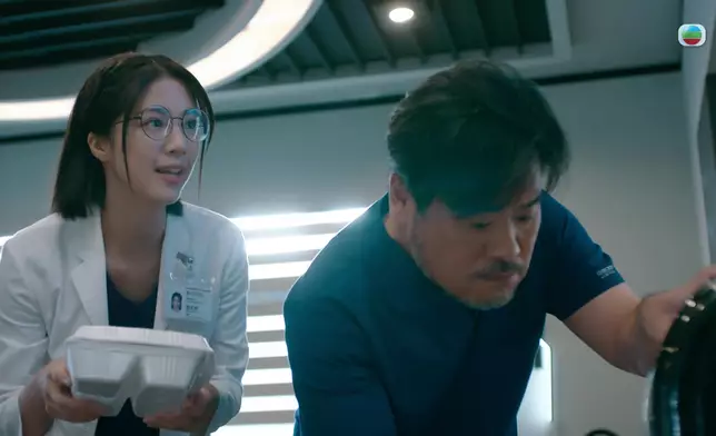 雖然被韋家雄投閒置散，但陳曉華依然笑臉迎人。