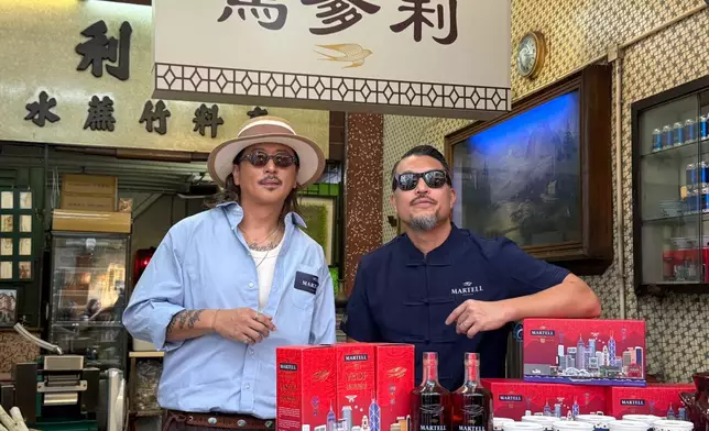 馬爹利聯乘公利涼茶及Quinary酒吧推出「馬爹利涼茶館」，昨日（8日）揭幕邀得24Herbs成員李凱賢（Brian）及陳偉雄（阿肥）親臨。