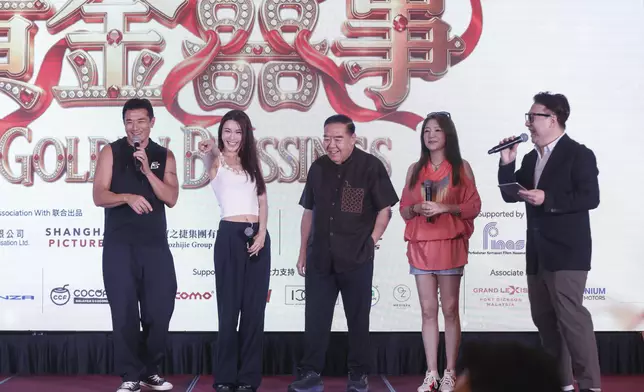 左起：黃長興、陳欣妍、鄭則士、關寶慧