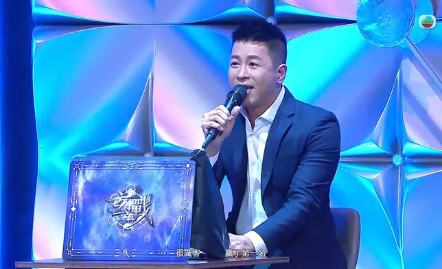 當10號真係慢慢追上嚟嘅時候，現場每個人嘅表情都係難以置信，阿John個口直情冇合埋過。