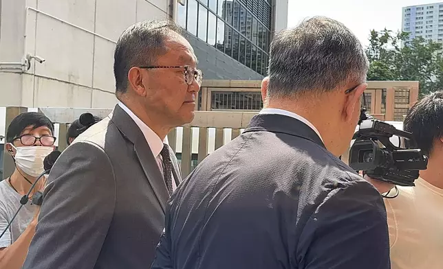 黃錦輝離開法庭期間，全程未有發言。巴士的報記者攝