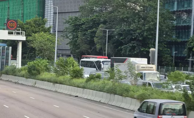 大埔公路早上3車串燒。fb圖片