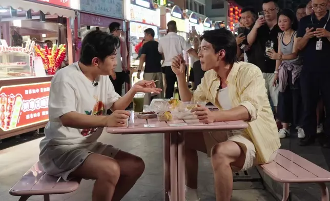 咁樣食夜市都幾爽。
