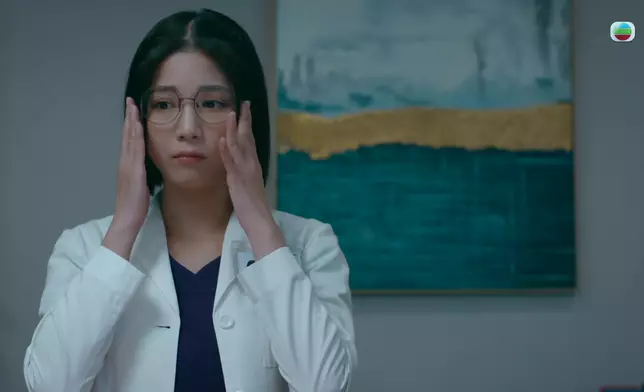 陳曉華托眼鏡超可愛。