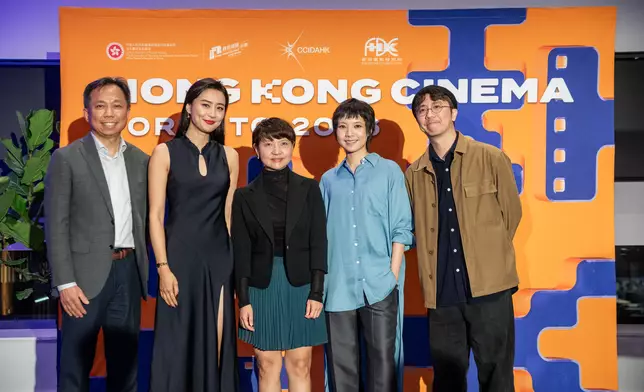 左起：香港駐多倫多經濟貿易辦事處處長王國彪先生、導演及著名演員陳法拉小姐、香港文化體育及旅遊局文創產業發展處電影推廣服務科總監源穎茵女士、《善男信女》女主角鍾雪瑩、《善男信女》導演楊兩全