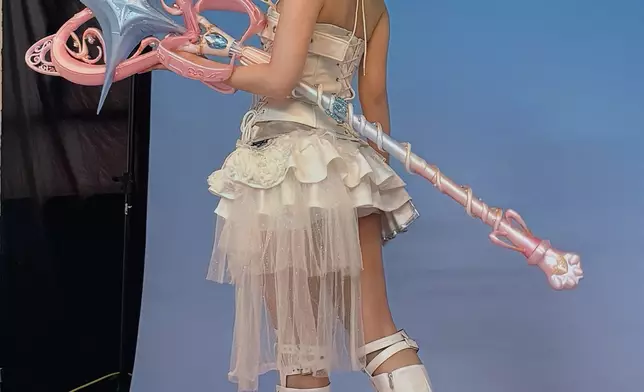 她呼籲歌迷以Cosplay造型入場，齊齊投入「中二病」世界。