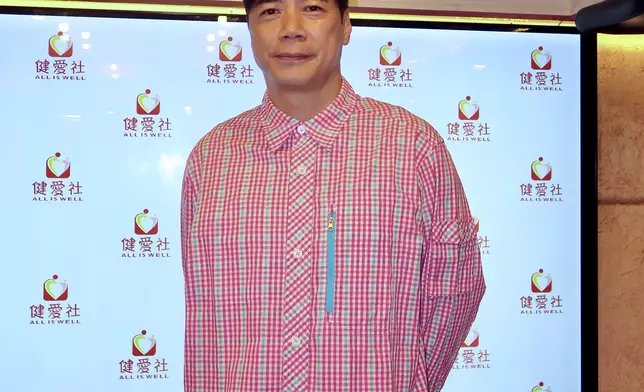 崔錦棠雖手部韌帶撕裂仍未康復，仍撐場獻唱。