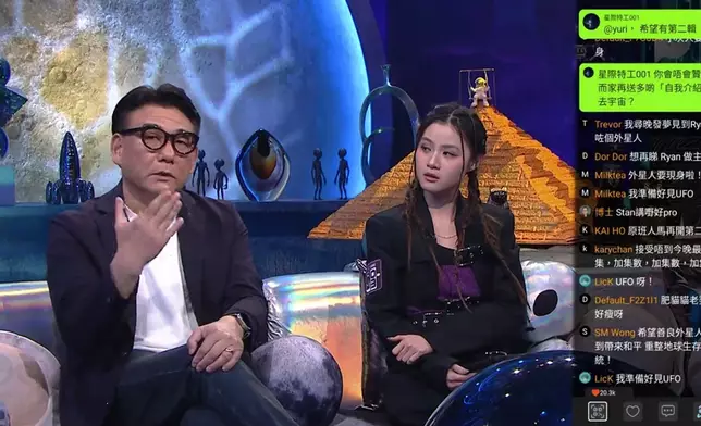 Stan向Yuki、Candice講解人類向宇宙發出的訊息排序（右），跟接收到的回覆（左）類近。
