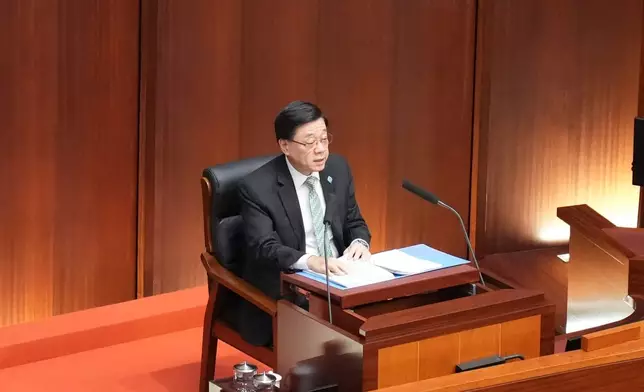 行政長官李家超發表本港首份五年規劃（2026年—2030年）及2026年施政報告。巴士的報記者攝