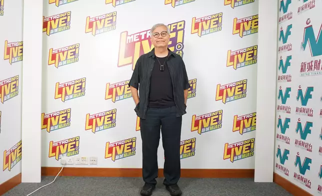 田啟文曾在2002年於新城廣播主持《足球狂熱》節目。