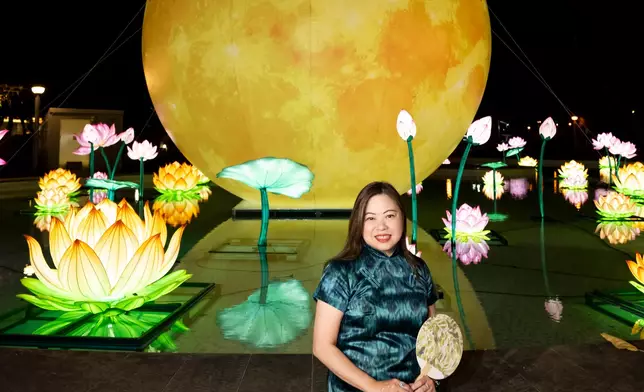羅淑佩在「國際中秋彩燈匯」。