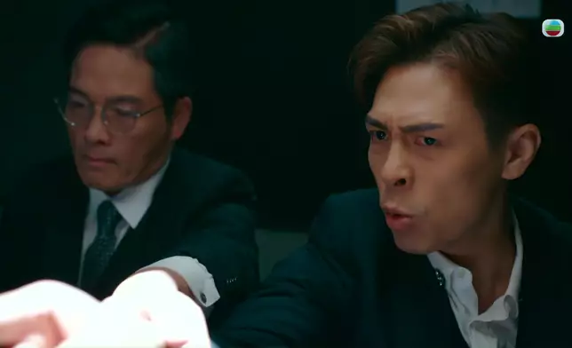 原本扮傷心的陳少邦，被馬貫東與劉頌鵬連番追問，終忍不住發火。