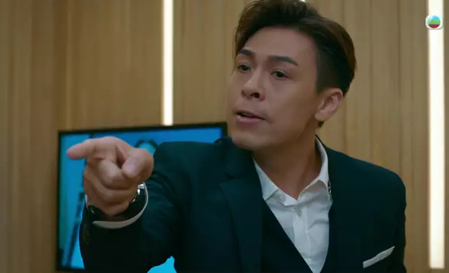 陳少邦扮傷心到殮房認屍，這幕瞬間不停變臉的演技可謂一絕。
