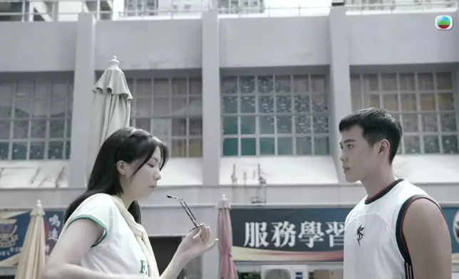 陳曉華扮學生的青澀樣非常可愛。