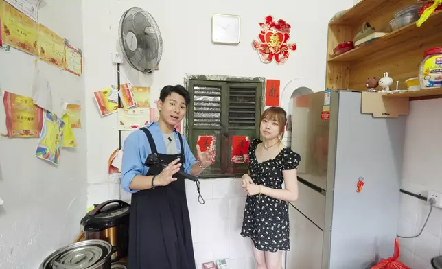 村民都會在牆身掘洞充當冰箱儲存食物。