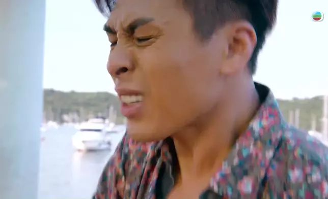陳少邦與外夫爭執時，突然心肌梗塞及墮海死亡。