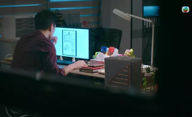 許俊豪於深夜做「外賣仔」，原來是想偷睇陳曉華的電腦。