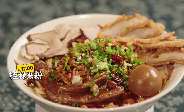 「桂林米粉」實在太好食，祖藍似乎對呢門生意有興趣。