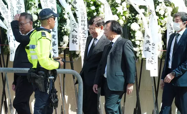 新鴻基地產董事局主席兼董事總經理郭炳聯、現任資深董事郭炳江。巴士的報記者攝