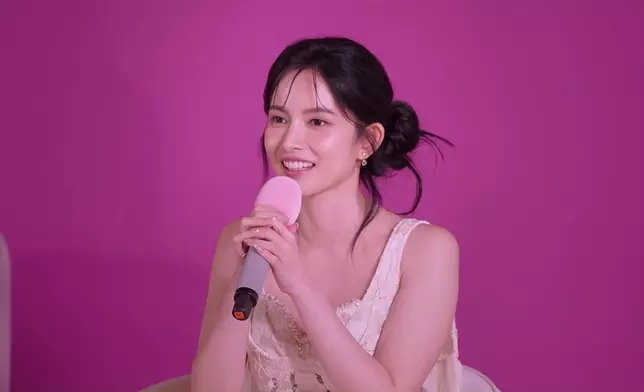 而且佢仲有深情一面，難怪Amber咁有好感。