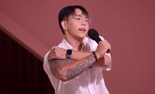 而且佢仲有深情一面，難怪Amber咁有好感。