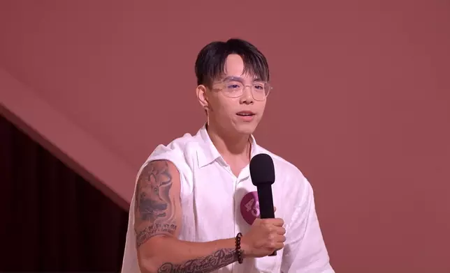 而且佢仲有深情一面，難怪Amber咁有好感。