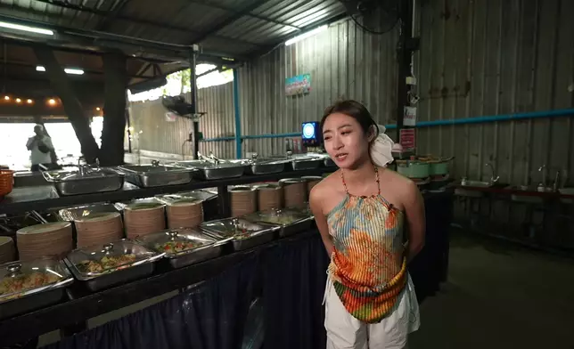 Bang Saen鄰近海灘以海鮮聞名。