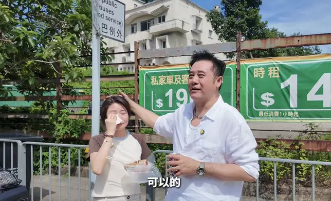 Charmaine忍不住落淚：「爸爸不嬲硬淨，我有時都忽略咗佢，有少少後悔。」