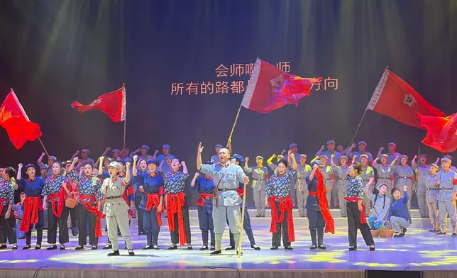 舞台劇《爺爺的長征》首場演出。巴士的報記者攝